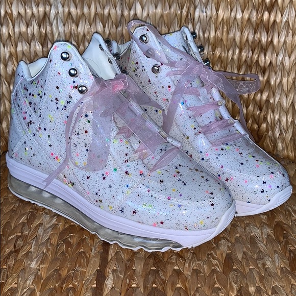 YRU Shoes - ❣️SOLD!❣️YRU Qozmo Aiire Confetti Sneakers 8M